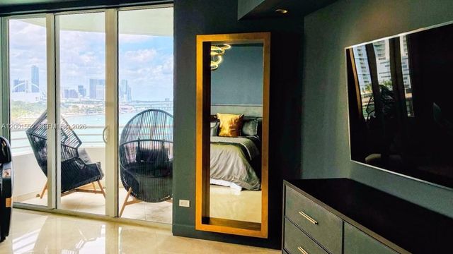 848 Brickell Key Dr 806, Miami, FL 33131