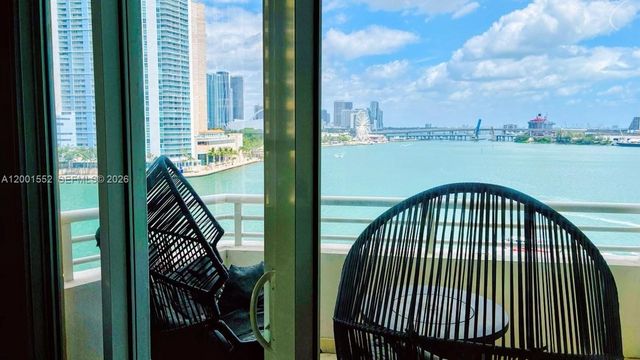 848 Brickell Key Dr 806, Miami, FL 33131