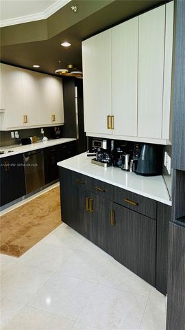 848 Brickell Key Dr 806, Miami, FL 33131