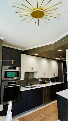 848 Brickell Key Dr 806, Miami, FL 33131