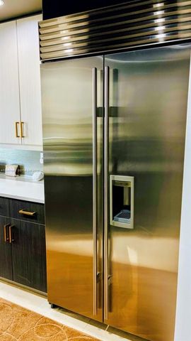 848 Brickell Key Dr 806, Miami, FL 33131