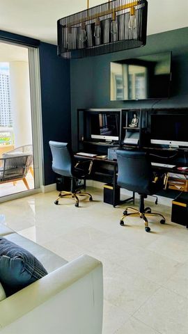 848 Brickell Key Dr 806, Miami, FL 33131