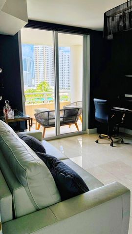 848 Brickell Key Dr 806, Miami, FL 33131