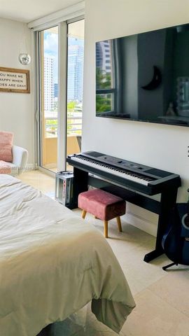 848 Brickell Key Dr 806, Miami, FL 33131