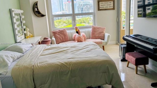 848 Brickell Key Dr 806, Miami, FL 33131