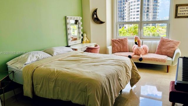 848 Brickell Key Dr 806, Miami, FL 33131