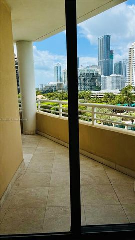848 Brickell Key Dr 806, Miami, FL 33131