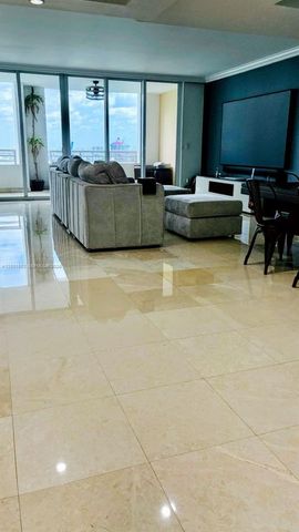 848 Brickell Key Dr 806, Miami, FL 33131