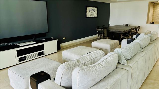 848 Brickell Key Dr 806, Miami, FL 33131