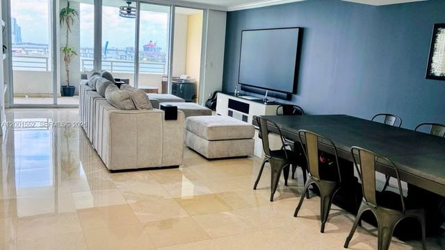 848 Brickell Key Dr 806, Miami, FL 33131