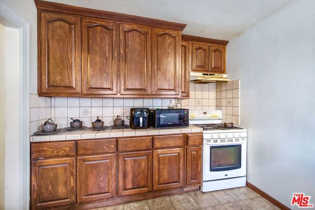 5175 S Van Ness Avenue, Los Angeles, CA 90062