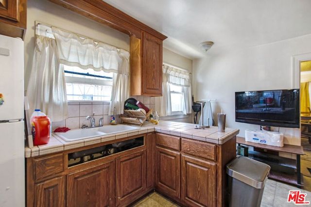 5175 S Van Ness Avenue, Los Angeles, CA 90062