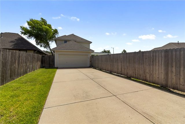 2023 Autumn Lake Drive, Bryan, TX 77807