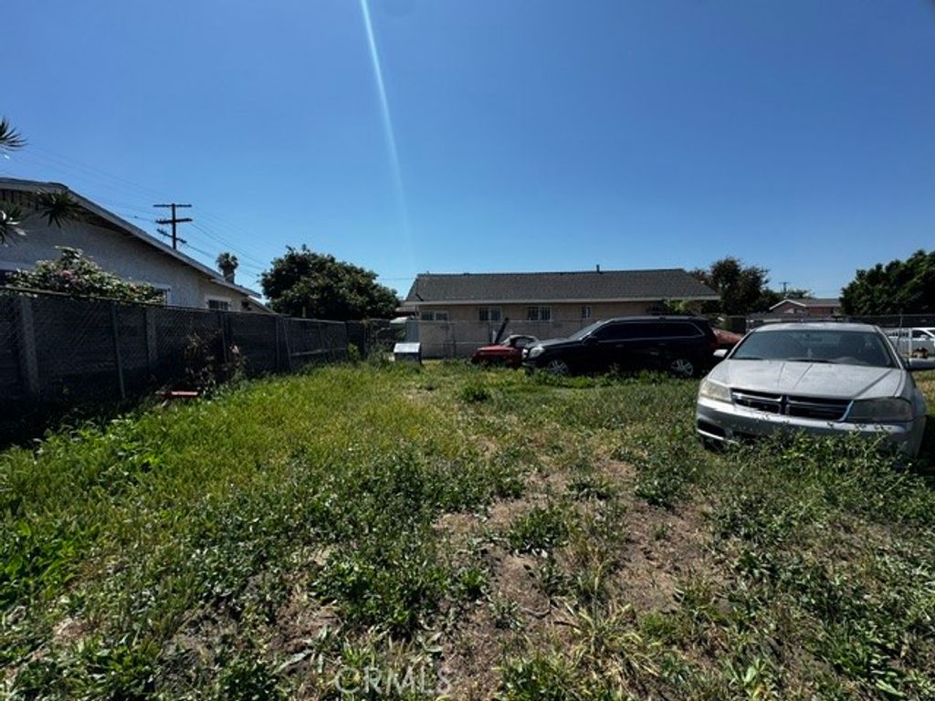 Image 5 of property listing at 8501 Towne, Los Angeles, CA 90003