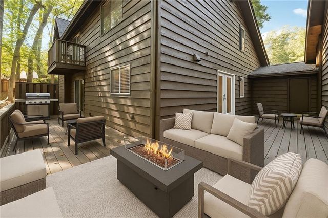 130 Lakeview W Ridge, Roswell, GA 30076