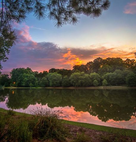 130 Lakeview W Ridge, Roswell, GA 30076