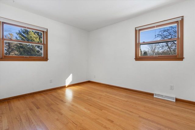 5502 W Silverleaf LANE, Brown Deer, WI 53223