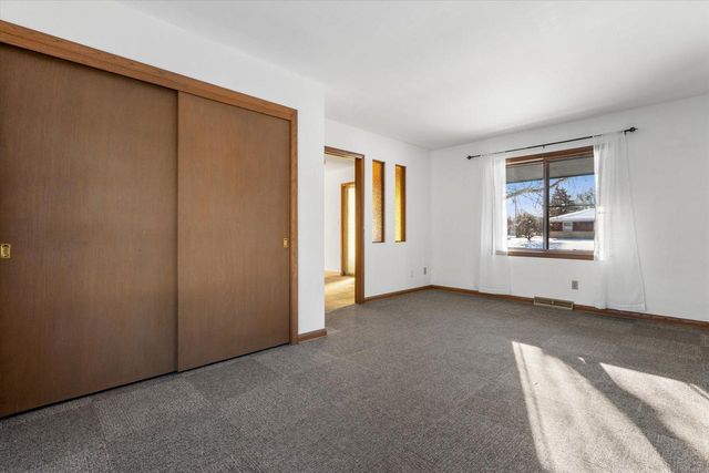 5502 W Silverleaf LANE, Brown Deer, WI 53223