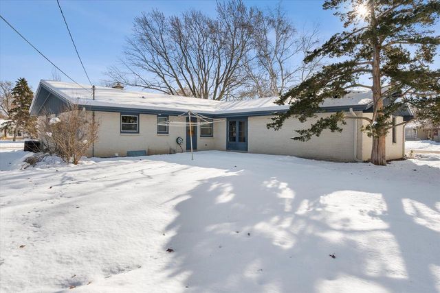 5502 W Silverleaf LANE, Brown Deer, WI 53223