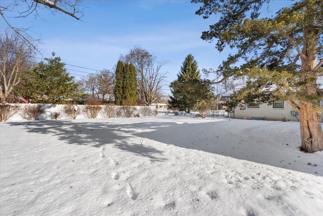 5502 W Silverleaf LANE, Brown Deer, WI 53223