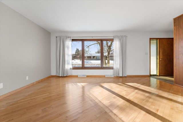 5502 W Silverleaf LANE, Brown Deer, WI 53223