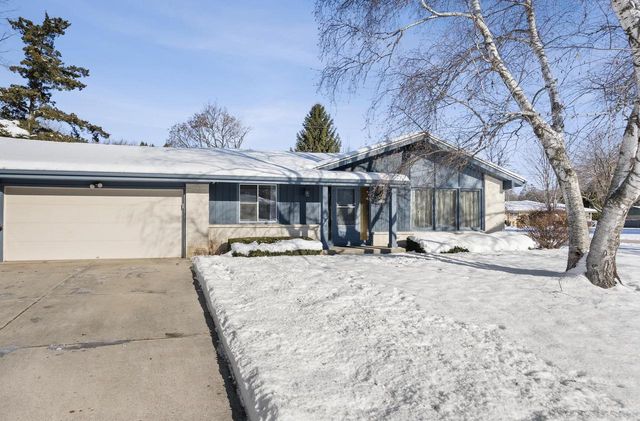 5502 W Silverleaf LANE, Brown Deer, WI 53223