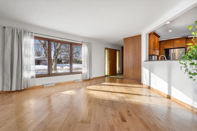 5502 W Silverleaf LANE, Brown Deer, WI 53223