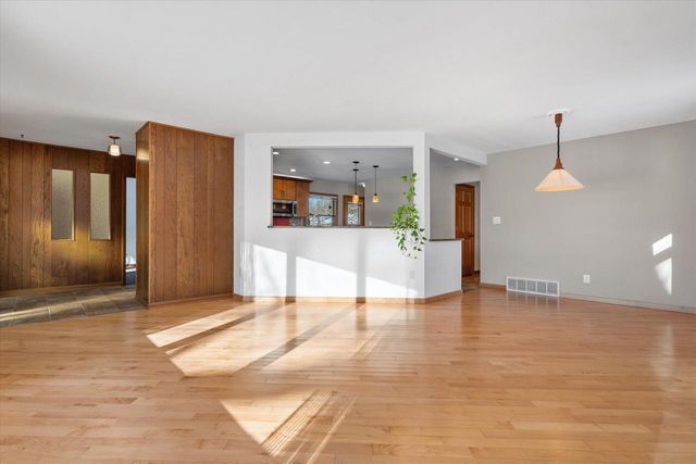 5502 W Silverleaf LANE, Brown Deer, WI 53223