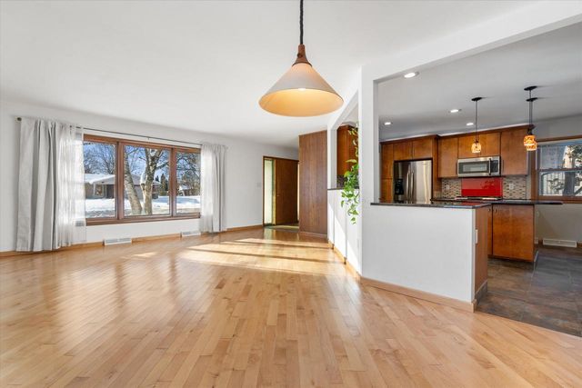 5502 W Silverleaf LANE, Brown Deer, WI 53223