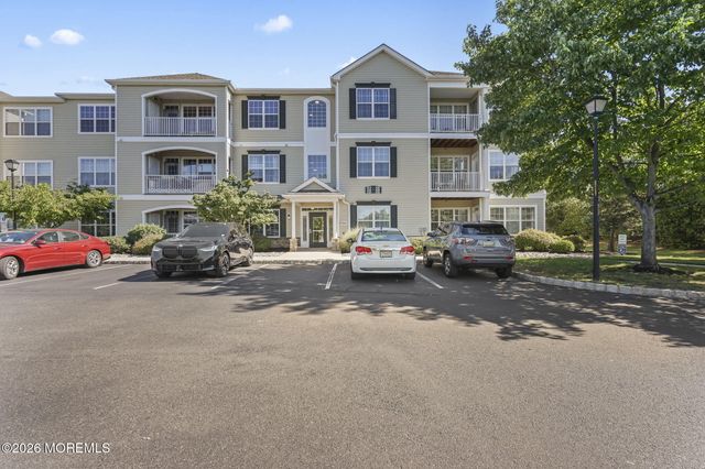 327 Mill Pond Way, Eatontown, NJ 07724