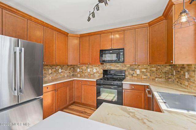 327 Mill Pond Way, Eatontown, NJ 07724