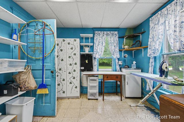 12402 Crockery Creek Drive, Ravenna, MI 49451