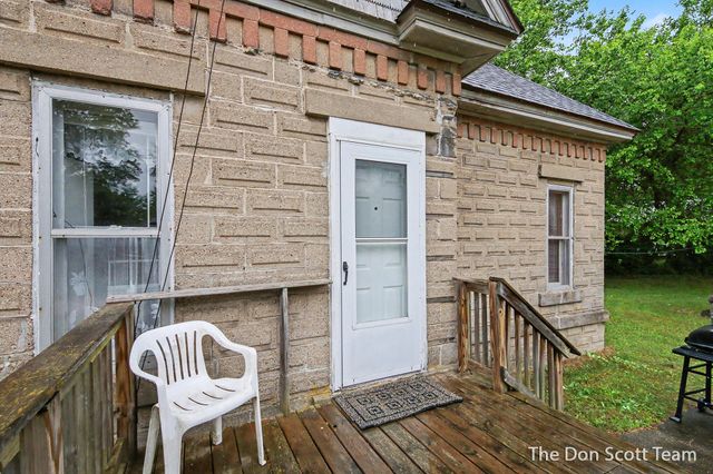 12402 Crockery Creek Drive, Ravenna, MI 49451