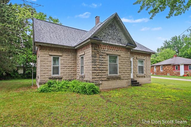 12402 Crockery Creek Drive, Ravenna, MI 49451