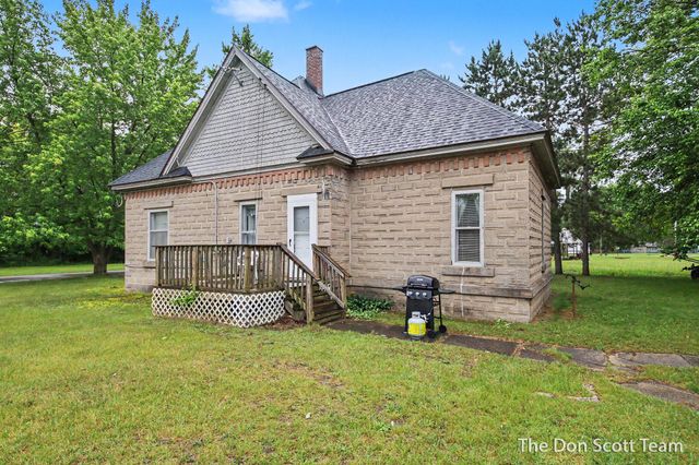 12402 Crockery Creek Drive, Ravenna, MI 49451