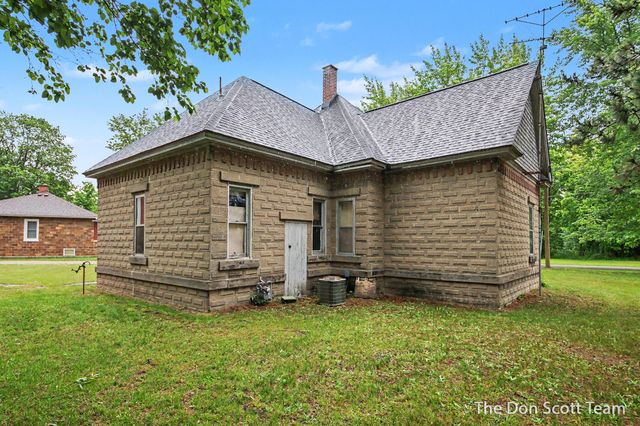 12402 Crockery Creek Drive, Ravenna, MI 49451