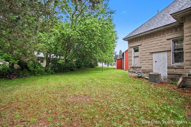12402 Crockery Creek Drive, Ravenna, MI 49451
