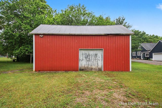 12402 Crockery Creek Drive, Ravenna, MI 49451