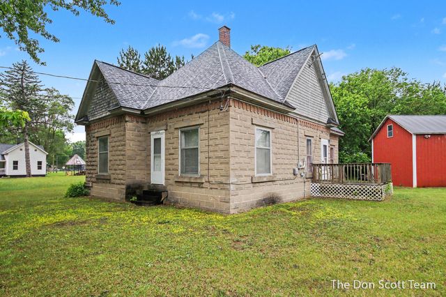 12402 Crockery Creek Drive, Ravenna, MI 49451