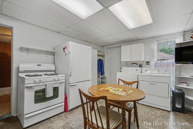 12402 Crockery Creek Drive, Ravenna, MI 49451