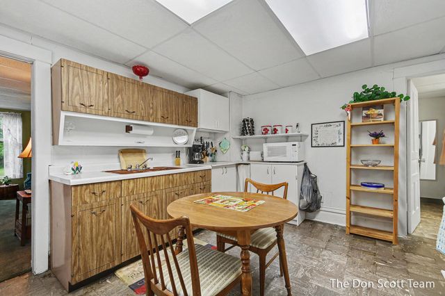 12402 Crockery Creek Drive, Ravenna, MI 49451