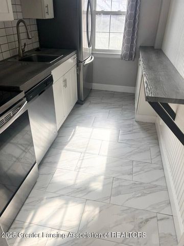 615 Glenmoor Road 2a, East Lansing, MI 48823