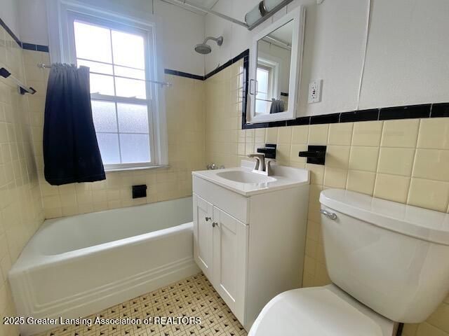 615 Glenmoor Road 2a, East Lansing, MI 48823