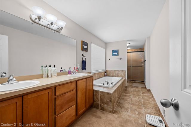 36152 Fairway Drive 78, Livonia, MI 48152