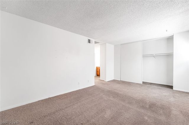 2186 East Desert Inn Road 2186, Las Vegas, NV 89169