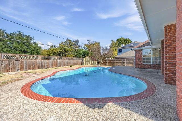 2705 Redstone Drive, Arlington, TX 76001