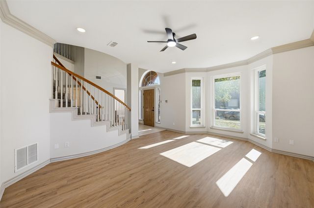 2705 Redstone Drive, Arlington, TX 76001