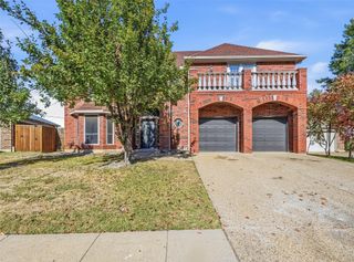 2705 Redstone Drive, Arlington, TX 76001