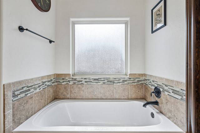 636 NE 23rd, Moore, OK 73160