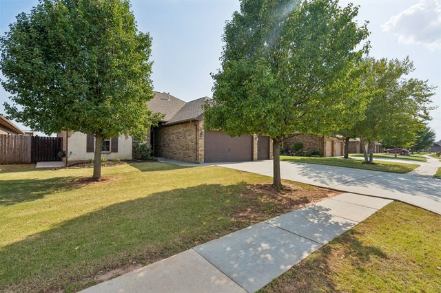 636 NE 23rd, Moore, OK 73160